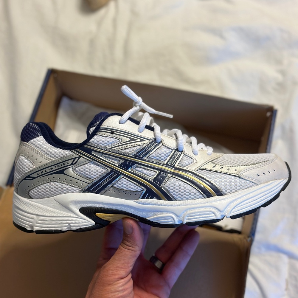 ASICS Gel Strike 2 BRAND NEW from 2015 Size 10 Running Y2K  Dad Shoe